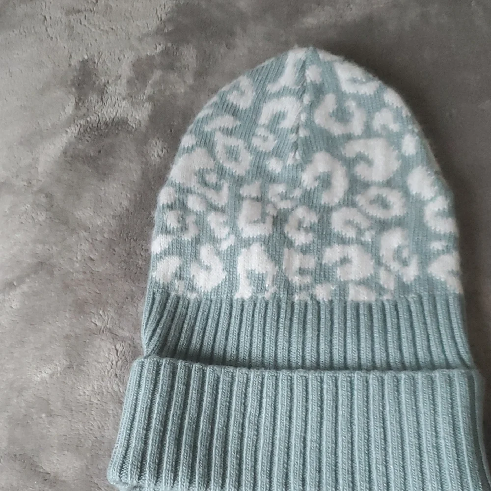 NWOT SWEATY BETTY ANIMAL JACQURD BLUE LEOPARD BEANIE